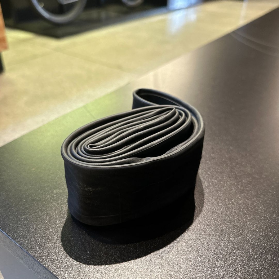Câmara de Ar Specialized Com Válvula Presta Aro 29 Preta