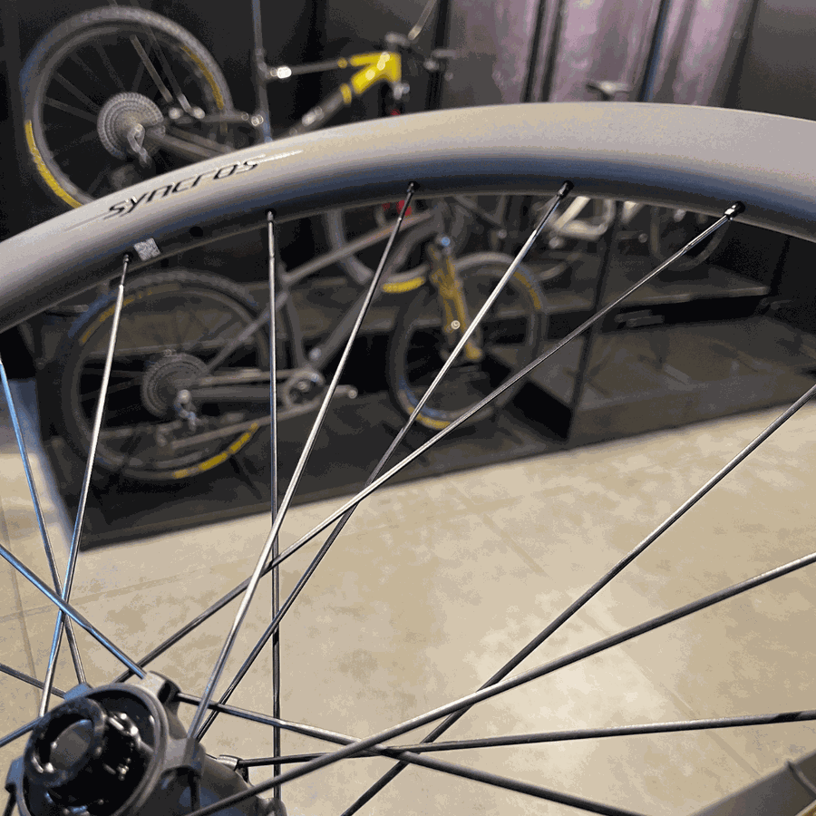 Rodas SYNCROS Capital seminova em Carbono 1.0 40mm