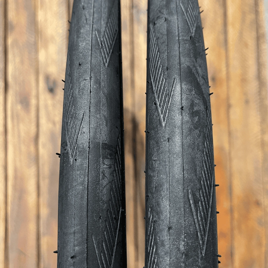 Par de Pneus SPEED SCHWALBE One p/ Câmara de Ar