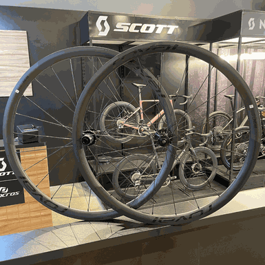 Par de Rodas ROVAL Alpinist CLX-I em carbono
