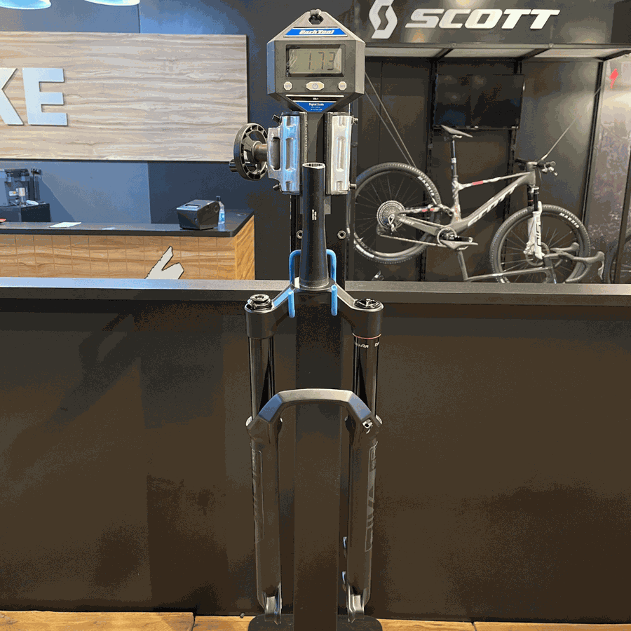 Garfo de Suspensão RockShox Pike 130mm Preta para Trava no Guidão