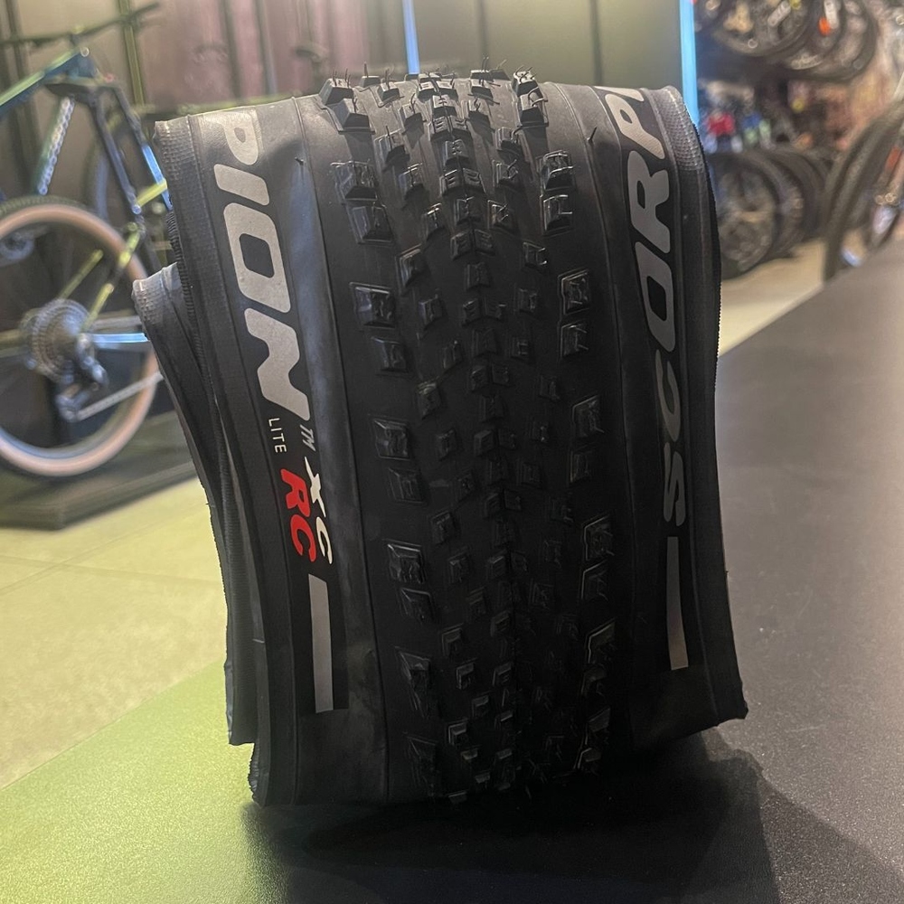 Pneu MTB Pirelli Scorpion XC RC Lite Tubeless Cinza