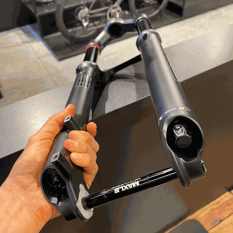 Garfo de Suspensão RockShox Pike 130mm Preta para Trava no Guidão