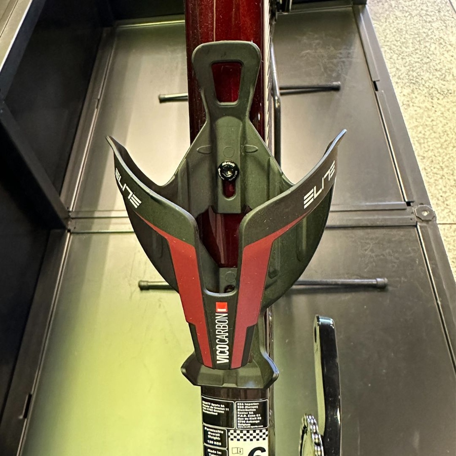 Suporte de Garrafa Elite Vico Carbon Preto e Wine