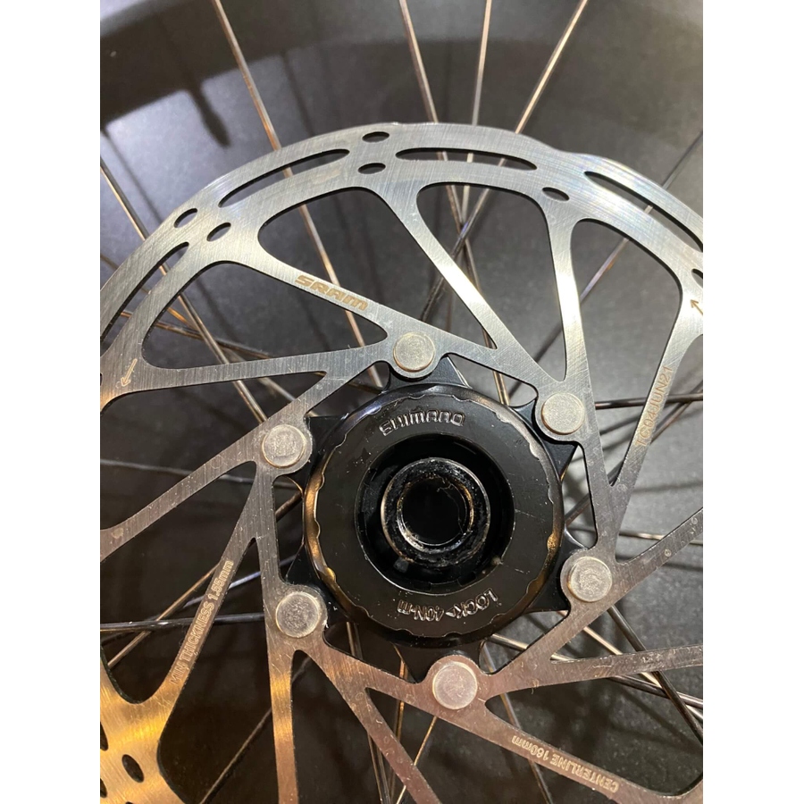 Tampa de Fixação Para Disco CenterLock Preta