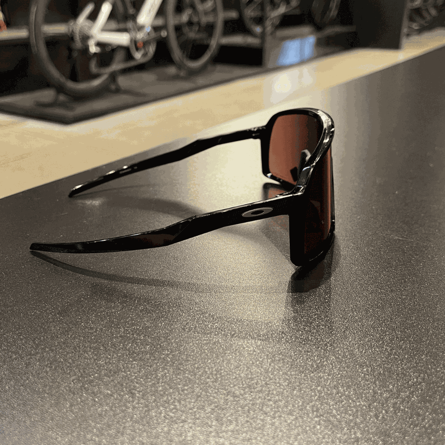 Óculos Oakley Sutra Prizm Preto e Vermelho