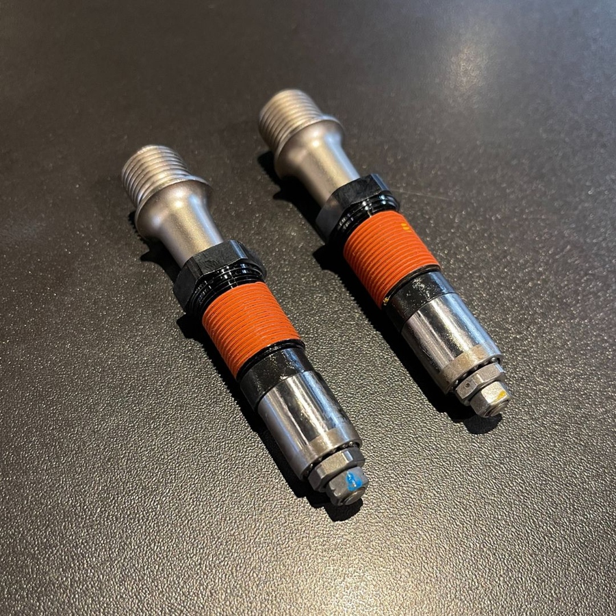 Par de Eixo para Pedal Deore XT PD-M8100 R e L