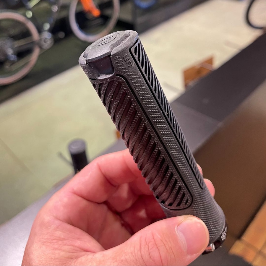 Manopla Syncros Pro Lock-On Preta
