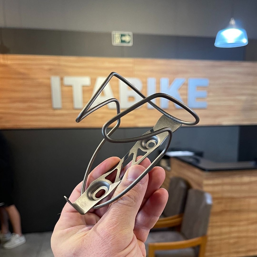 Suporte de Garrafa Supacaz Titânio CG-79 
