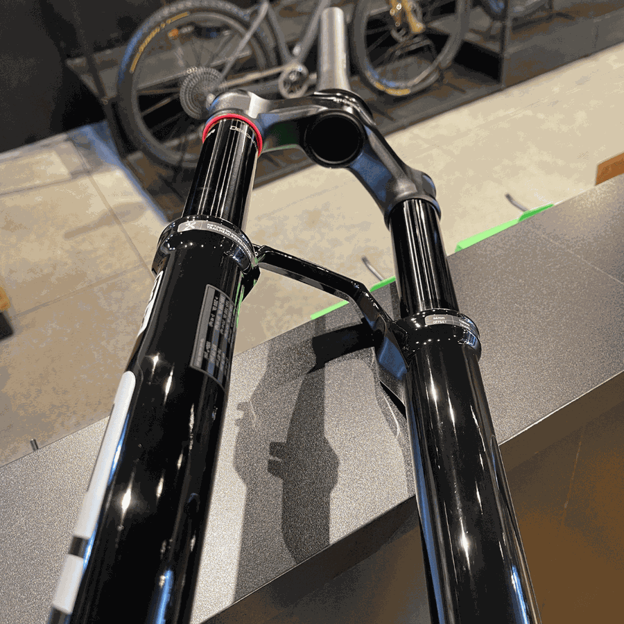 Garfo de Suspensão RockShox Sid Ultimate 120mm Preta com Trava no Guidão