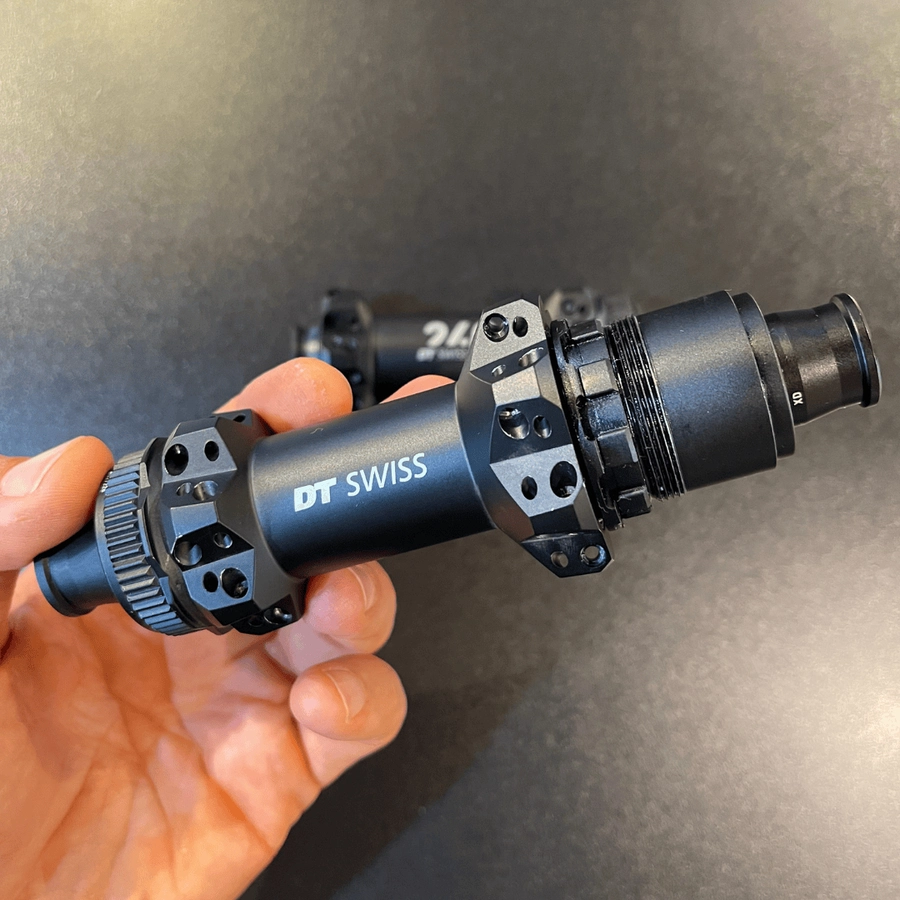Par de cubos DT SWISS 240 boost 28F