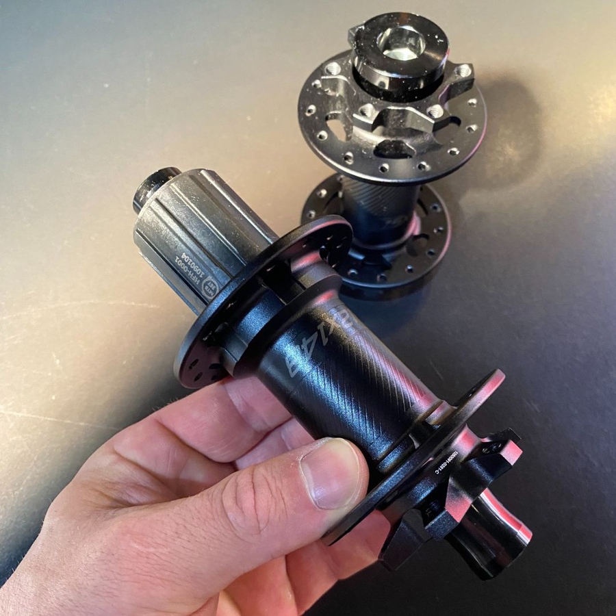 Par de Cubo Rolamentado Boost Preto