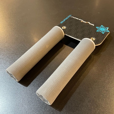 Manopla Supacaz Supalite Cinza