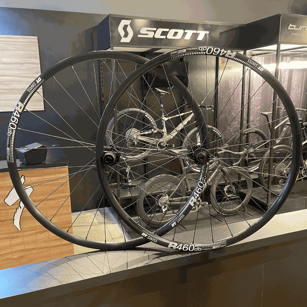 Rodas DT SWISS R460 em Alumínio com cubos SHIMANO