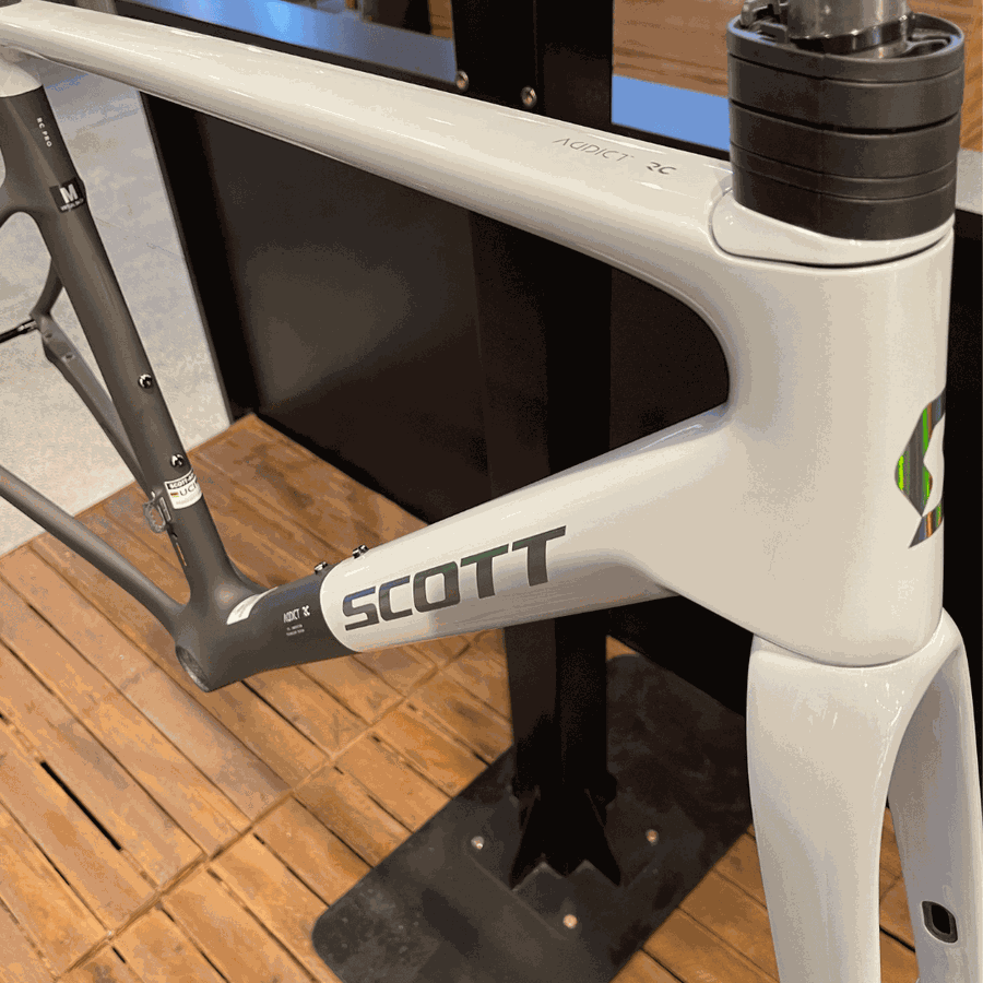 Quadro SCOTT em Carbono ADDICT RC HMX branco e preto