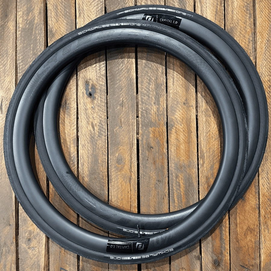 Par de Pneus SPEED SCHWALBE One p/ Câmara de Ar