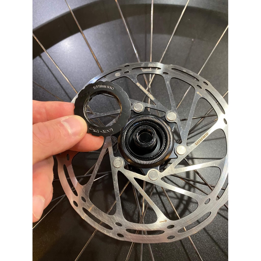 Tampa de Fixação Para Disco CenterLock Preta